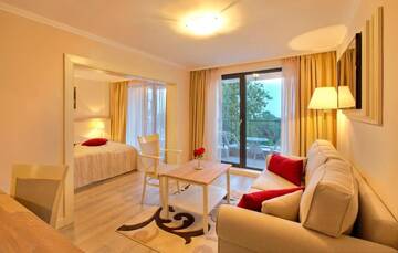 Фото номера Полулюкс с балконом и видом на парк Отель White Rock Castle Suite Hotel &amp; SPA г. Балчик 17