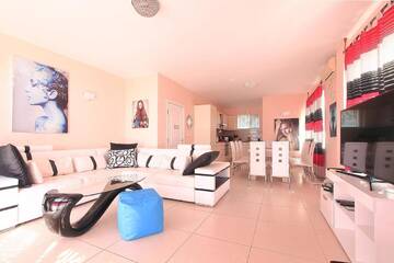 Фото номера Вилла с 6 спальнями и отдельным бассейном Виллы Villa Emloti Art-Decor &amp; Fashion Boutique г. Балчик 8