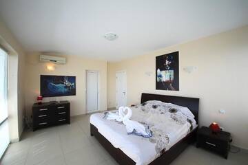Фото номера Вилла с 6 спальнями и отдельным бассейном Виллы Villa Emloti Art-Decor &amp; Fashion Boutique г. Балчик 63