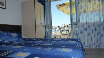 Фото номера Полулюкс с видом на море и террасой Отель Family Hotel Magnolia г. Балчик 2