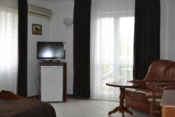 Фото номера Семейный люкс с 2 спальнями, вид на море Отель Family Hotel Magnolia г. Балчик 5