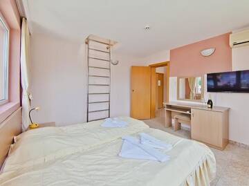 Фото номера Апартаменты Отель Family Hotel Morska Zvezda г. Балчик 6