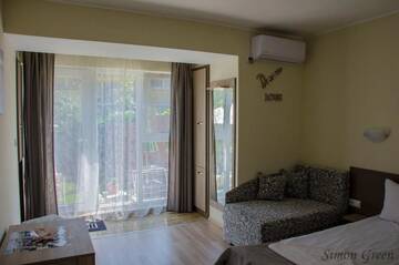 Фото номера Трехместный номер «Комфорт» Гостевой дом Guest House Simon Green г. Балчик 10