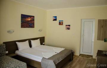 Фото номера Трехместный номер «Комфорт» Гостевой дом Guest House Simon Green г. Балчик 5