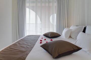 Фото номера Люкс с видом на гольф-поле (для 2 взрослых и 2 детей) Отель Lighthouse Golf &amp; Spa Hotel г. Балчик 3