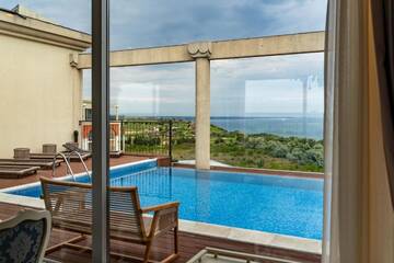 Фото номера Апартаменты в пентхаусе Отель Lighthouse Golf &amp; Spa Hotel г. Балчик 7