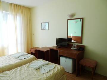 Фото номера Двухместный номер с 1 кроватью или 2 отдельными кроватями Отель Lotos Hotel г. Балчик 3