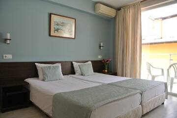 Фото номера Двухместный номер с 2 отдельными кроватями Отель Valeo Hotel г. Балчик 8