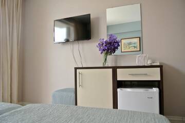 Фото номера Двухместный номер с 2 отдельными кроватями Отель Valeo Hotel г. Балчик 9