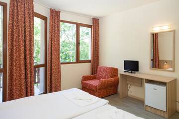 Фото номера Comfort Twin Room with Balcony (No Air Conditioning) Отель Bisser Hotel - Free Parking - Free Pool Access г. Балчик 5