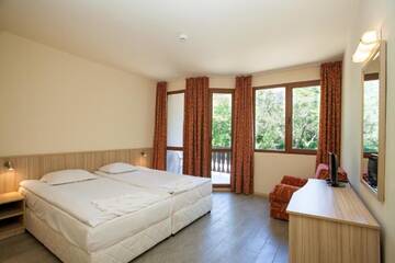 Фото номера Comfort Twin Room with Balcony (No Air Conditioning) Отель Bisser Hotel - Free Parking - Free Pool Access г. Балчик 3