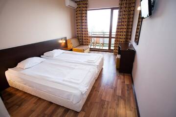 Фото номера Superior Twin Room  with Balcony and Sea View Отель Bisser Hotel - Free Parking - Free Pool Access г. Балчик 5