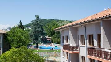 Фото номера Comfort Twin Room with Balcony (No Air Conditioning) Отель Bisser Hotel - Free Parking - Free Pool Access г. Балчик 4
