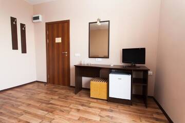 Фото номера Люкс с балконом с видом на море Отель Bisser Hotel - Free Parking - Free Pool Access г. Балчик 8