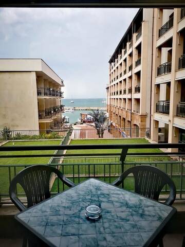 Фото номера Апартаменты с 2 спальнями Апарт-отели Marina City ApartHotel г. Балчик 4