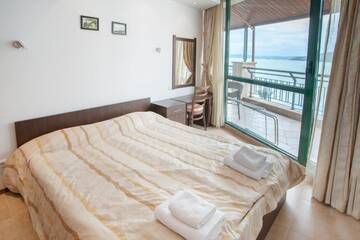 Фото номера Апартаменты с 1 спальней и видом на море Апарт-отели Marina City ApartHotel г. Балчик 28