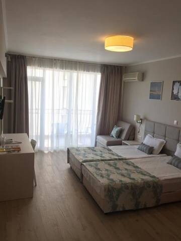 Фото номера Двухместный номер с 1 кроватью и балконом Отель Helios Hotel г. Балчик 8