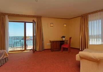 Фото номера Люкс с 1 спальней Отель Hotel Mistral г. Балчик 5