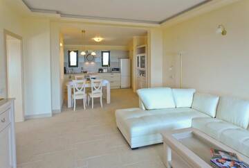 Фото номера Номер-студио с видом на море Отель Club Residence at BlackSeaRama Golf г. Балчик 5