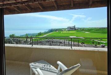 Фото номера Апартаменты с 1 спальней и видом на море Отель Club Residence at BlackSeaRama Golf г. Балчик 3