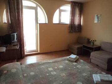 Фото номера Двухместный номер с 1 кроватью и потолочным окном Отель Irish Rover Hotel г. Балчик 2