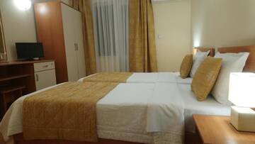 Фото номера Бюджетный двухместный номер с 1 кроватью Отель Victoria Family Hotel г. Балчик 3
