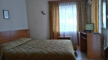 Фото номера Двухместный номер Делюкс с 1 кроватью и балконом Отель Victoria Family Hotel г. Балчик 5