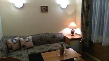 Фото номера Полулюкс с балконом Отель Victoria Family Hotel г. Балчик 3