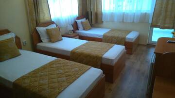 Фото номера Трехместный номер Отель Victoria Family Hotel г. Балчик 3