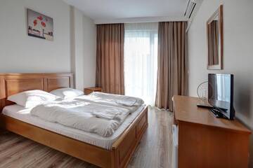 Фото номера Стандартный двухместный номер с 1 кроватью и балконом Отель Jupiter 1 Family Hotel г. Балчик 11