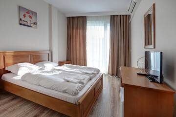 Фото номера Стандартный двухместный номер с 1 кроватью и балконом Отель Jupiter 1 Family Hotel г. Балчик 4