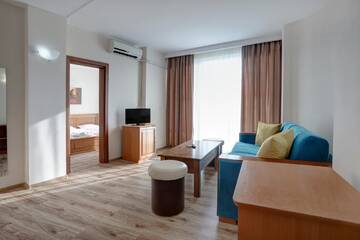 Фото номера Полулюкс с видом на море Отель Jupiter 1 Family Hotel г. Балчик 9