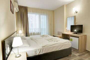 Фото номера Двухместный номер с 1 кроватью Отель Family Hotel Jupiter г. Балчик 14