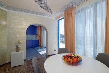 Фото номера Мезонет с балконом и видом на море Отель Hotel Iceberg г. Балчик 4