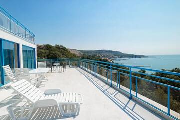 Фото номера Мезонет с балконом и видом на море Отель Hotel Iceberg г. Балчик 13