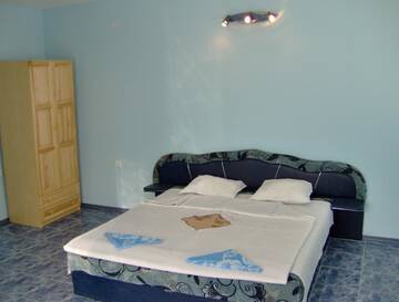 Фото номера Семейный номер с видом на море Отель Family Hotel Silver Pearl г. Балчик 4