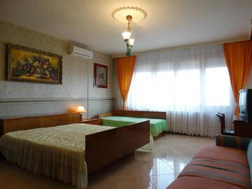 Фото номера Четырехместный номер Гостевой дом Guest House Maria г. Балчик 5